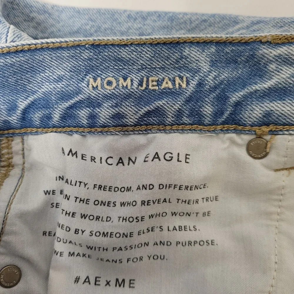 AMERICAN EAGLE distressed‎ destroyed cropped high rise mom jean 6 long